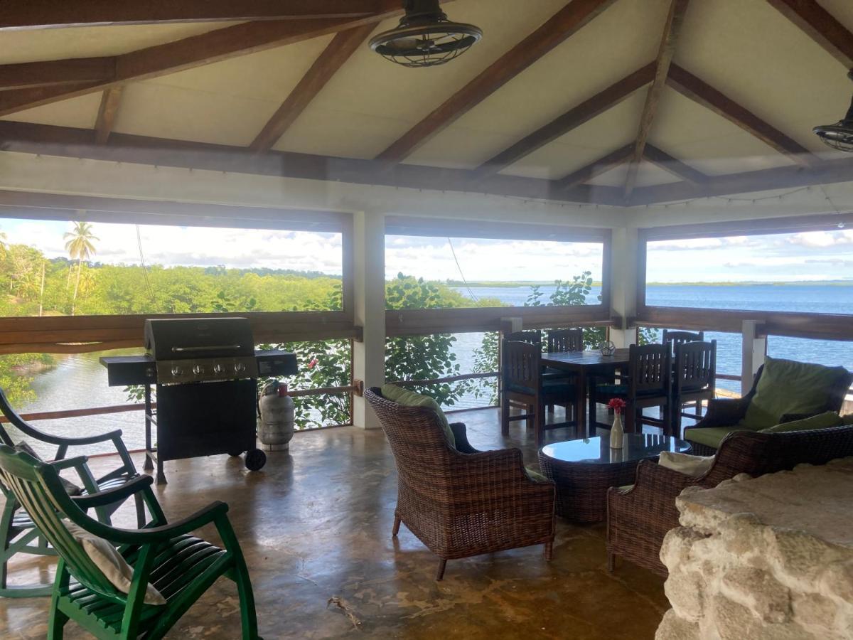 Dolphin Bay Hideaway Bed & Breakfast Bocas Town Bagian luar foto