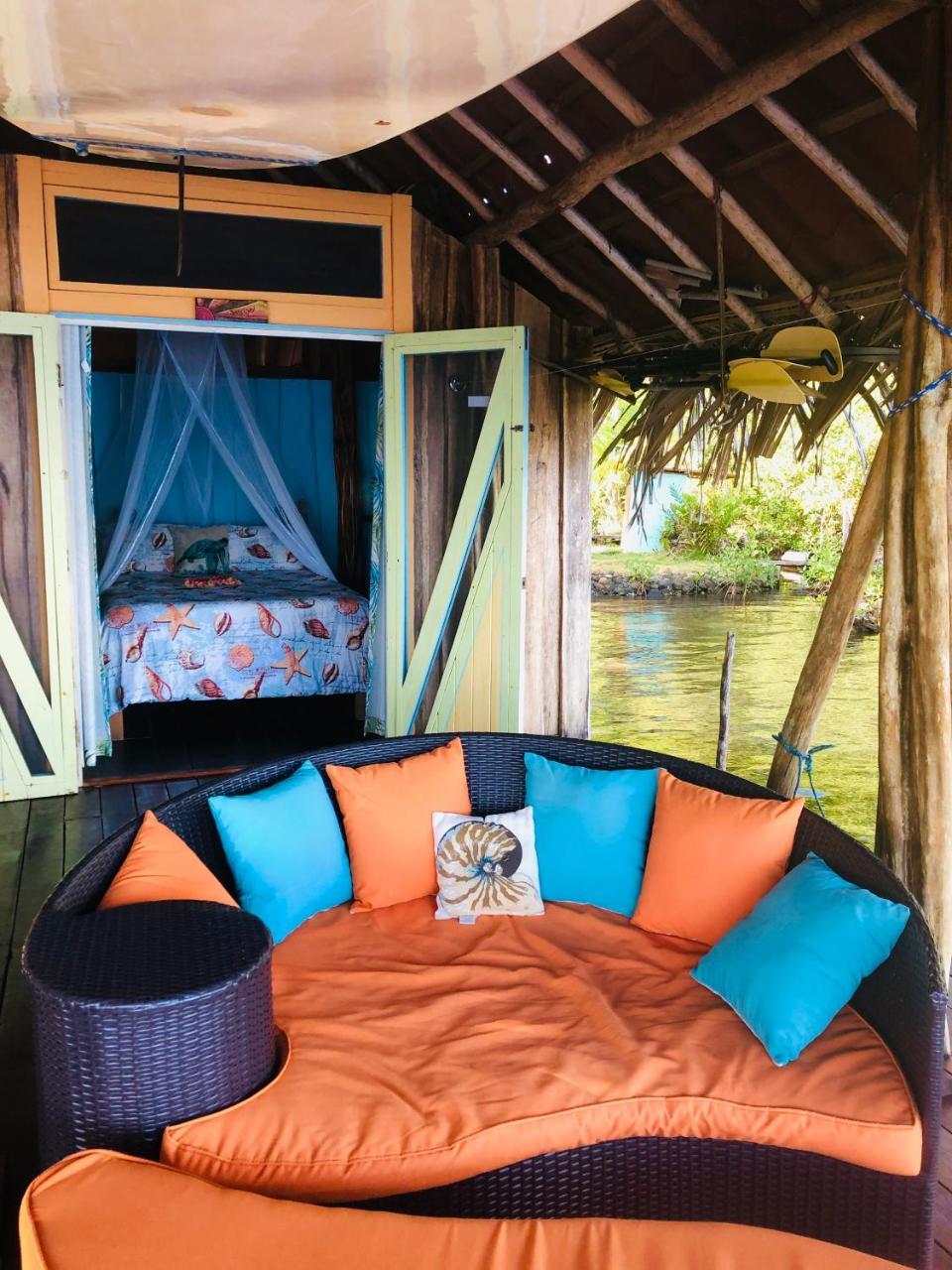 Dolphin Bay Hideaway Bed & Breakfast Bocas Town Bagian luar foto