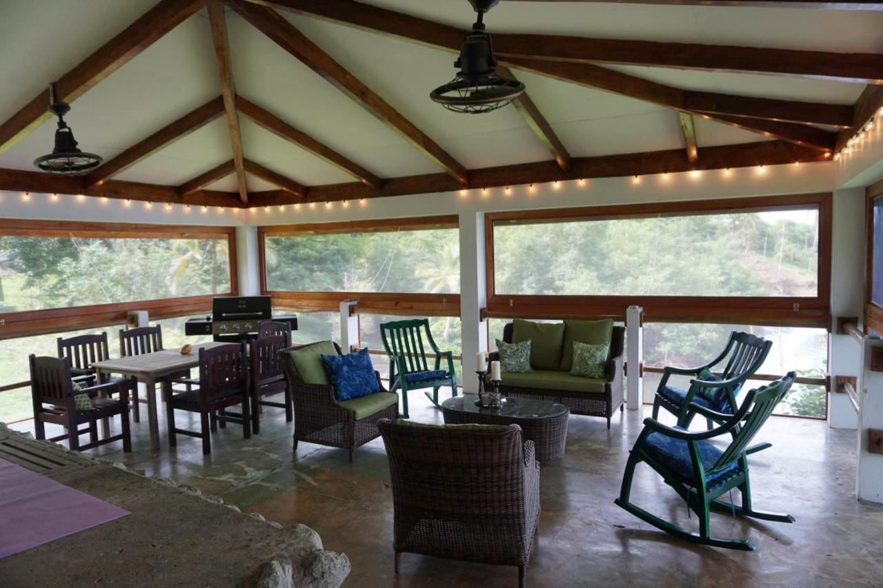 Dolphin Bay Hideaway Bed & Breakfast Bocas Town Bagian luar foto