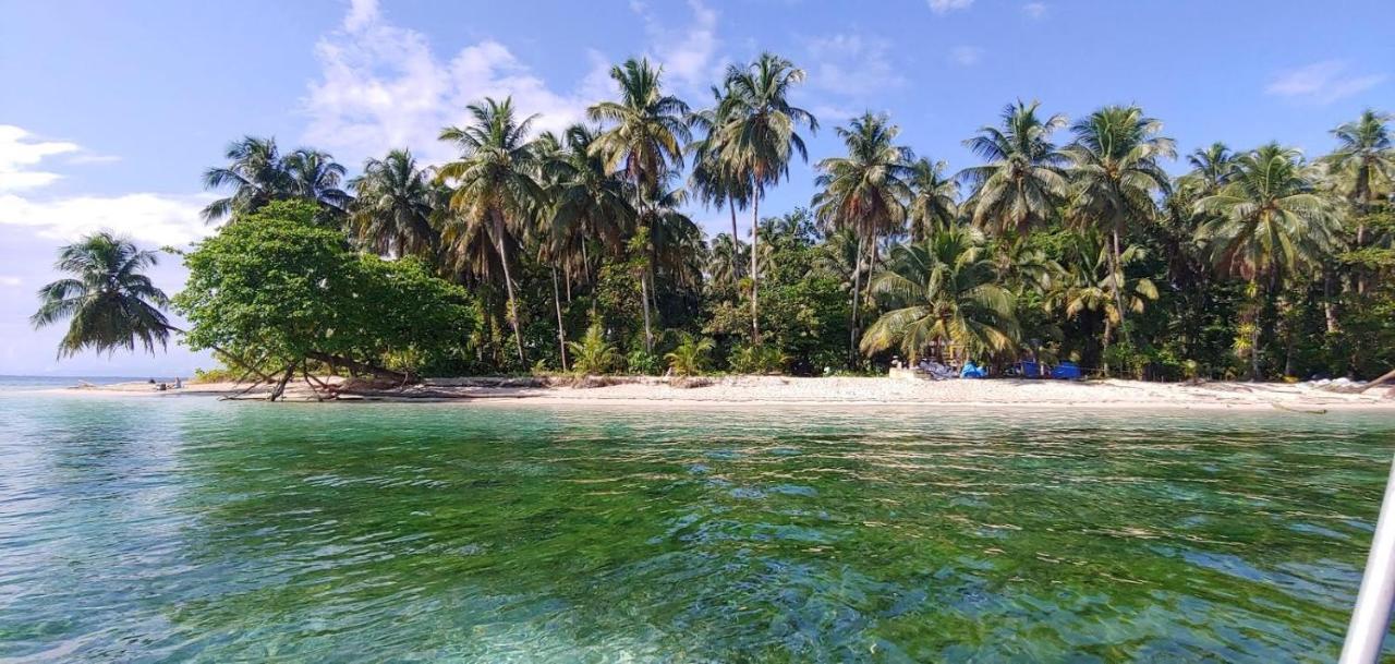 Dolphin Bay Hideaway Bed & Breakfast Bocas Town Bagian luar foto